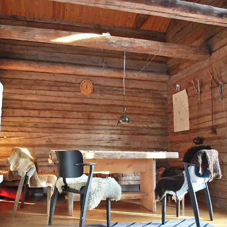 بيت خشبي Northern Lights Opposite The Mountains *