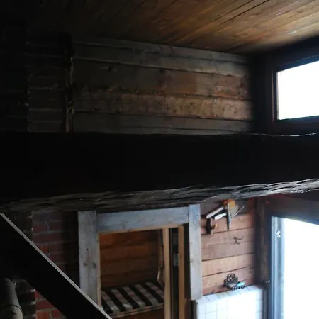 بيت خشبي Northern Lights Opposite The Mountains *