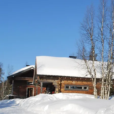بيت خشبي Northern Lights Opposite The Mountains